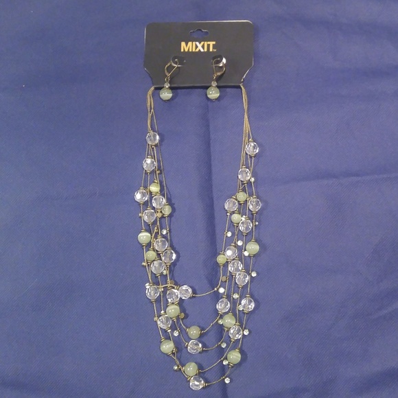 Green Beaded Necklace Set - Picture 1 of 2